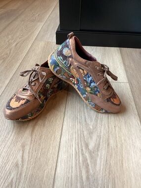 L’Artiste by Spring Step Invidia Sneaker Bronze